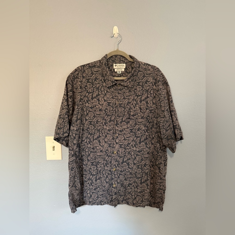 Rare Columbia men's short-sleeve button up shirt floral/tropical pattern medium